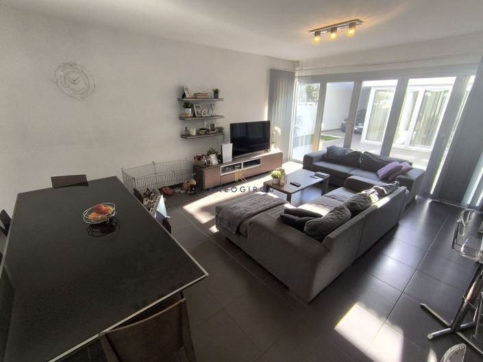 Image No.8-4 Bed House for sale