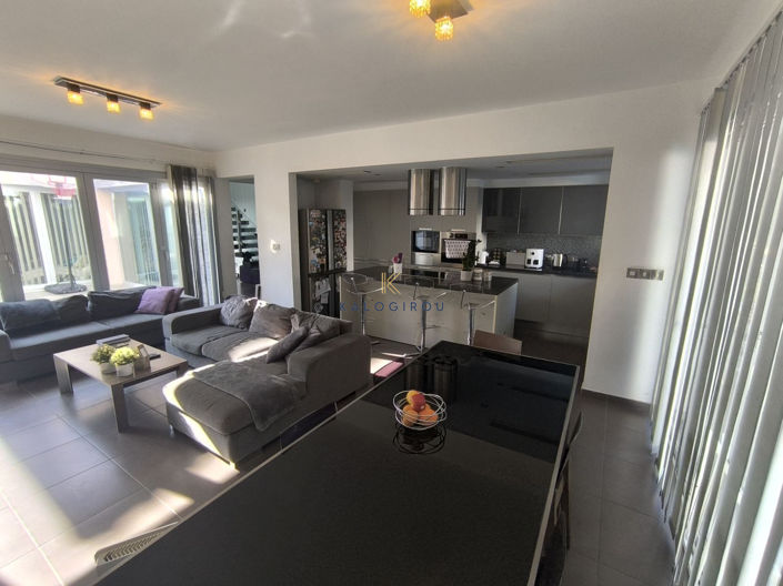 Image No.9-4 Bed House for sale