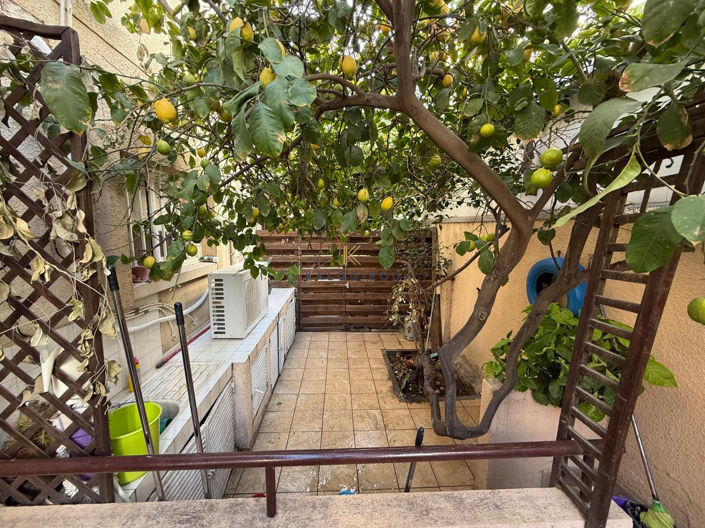 Image No.18-4 Bed House for sale