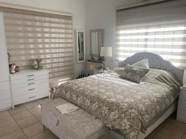 Image No.13-4 Bed House for sale