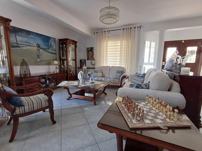 Image No.8-4 Bed House for sale