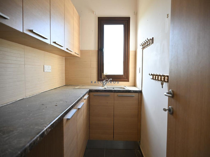 Image No.7-5 Bed House for sale