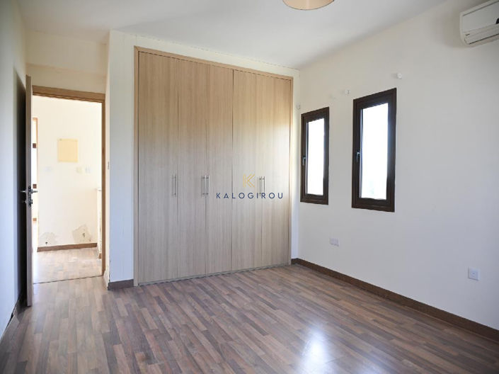 Image No.9-5 Bed House for sale