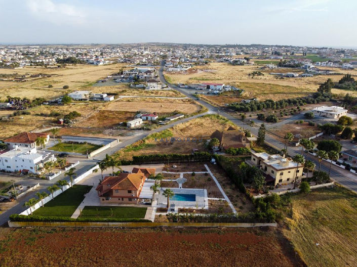 Image No.13-4 Bed House for sale