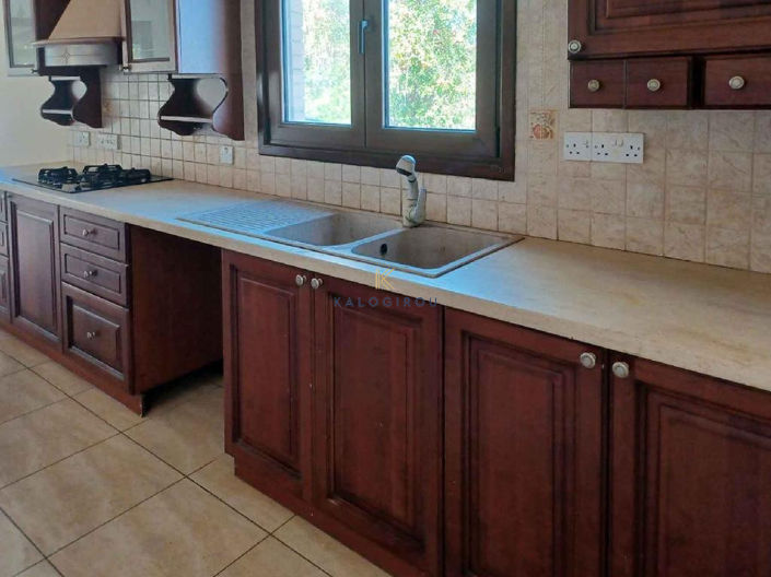 Image No.2-4 Bed House for sale