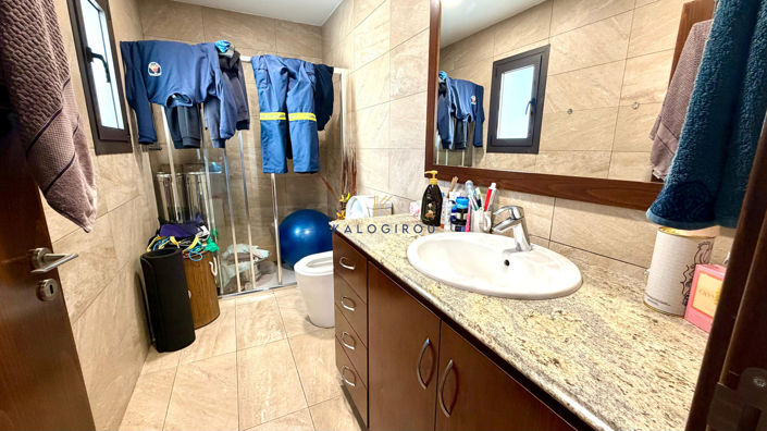 Image No.14-3 Bed House for sale