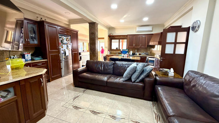 Image No.9-3 Bed House for sale