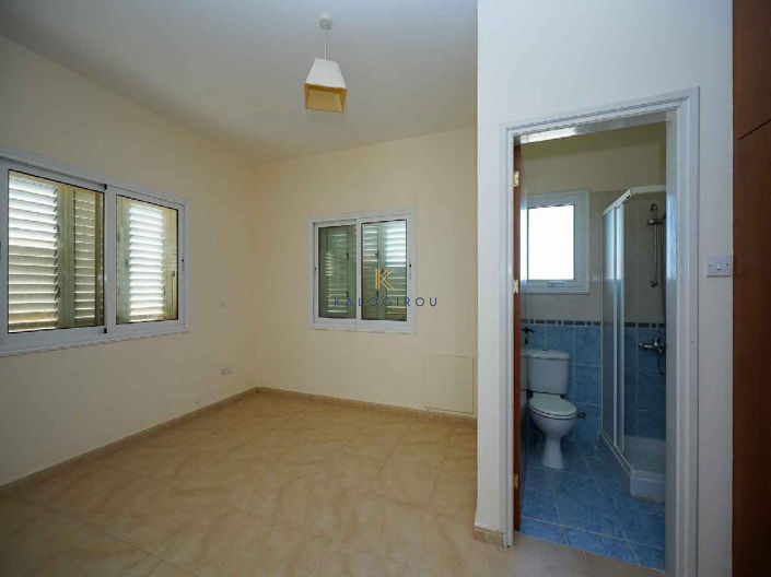 Image No.10-2 Bed House for sale