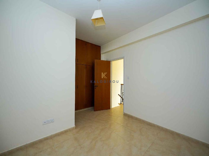 Image No.12-2 Bed House for sale