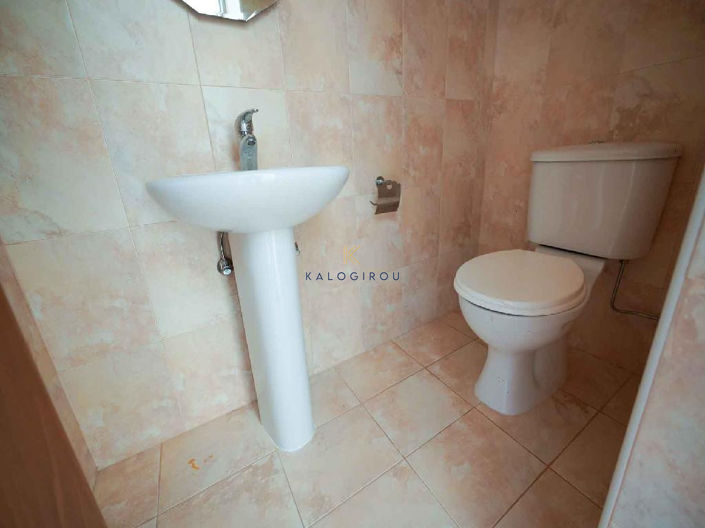 Image No.8-2 Bed House for sale