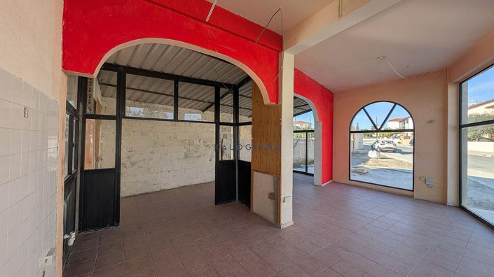 Image No.10-Commercial à vendre à Anafotida