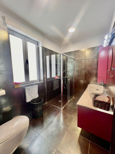 Image No.20-4 Bed House for sale