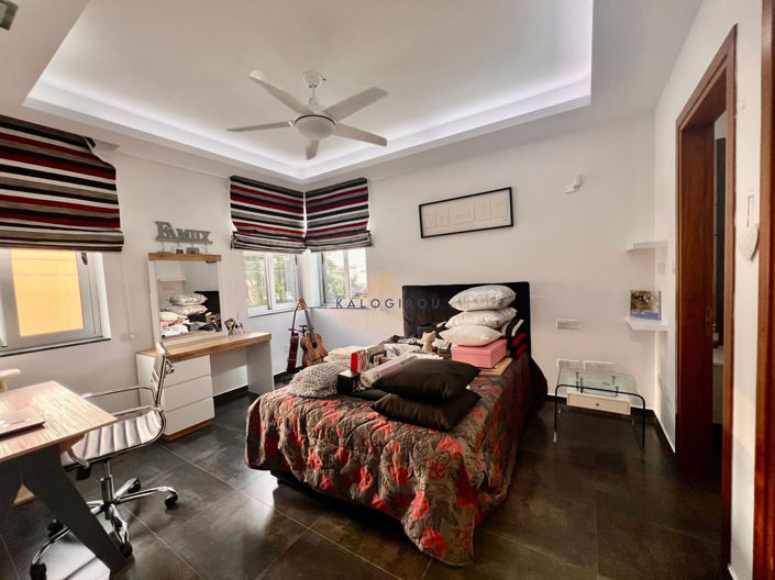 Image No.25-4 Bed House for sale