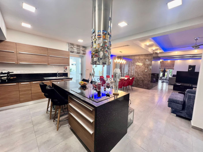 Image No.9-4 Bed House for sale