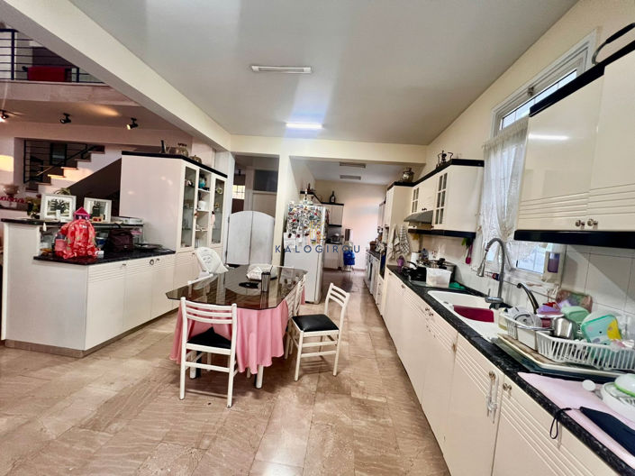 Image No.8-4 Bed House for sale