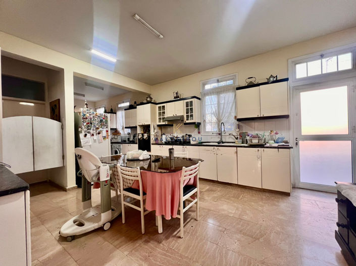 Image No.9-4 Bed House for sale