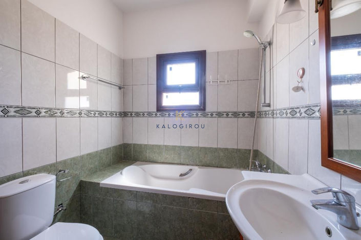 Image No.15-3 Bed House for sale