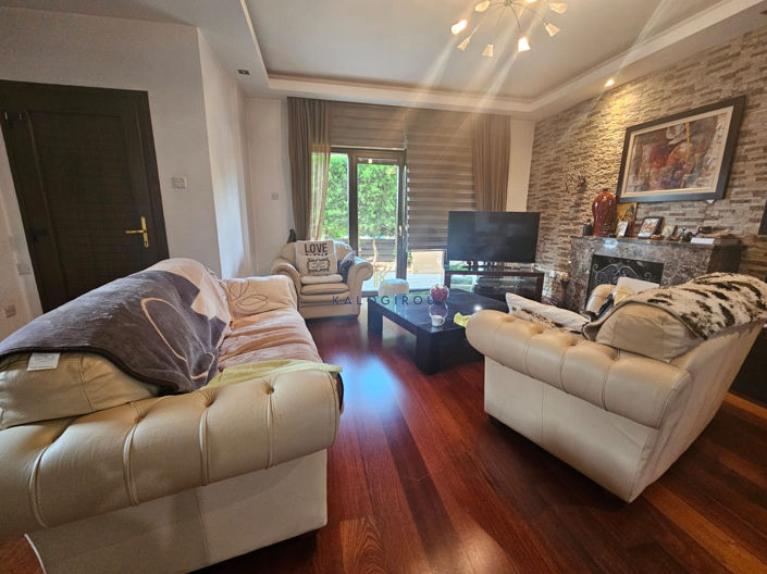 Image No.3-3 Bed House for sale