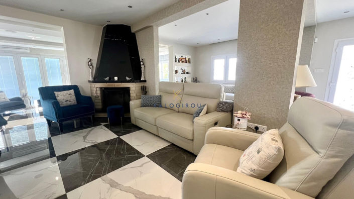 Image No.10-3 Bed House for sale