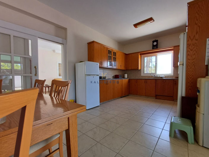 Image No.10-3 Bed House for sale