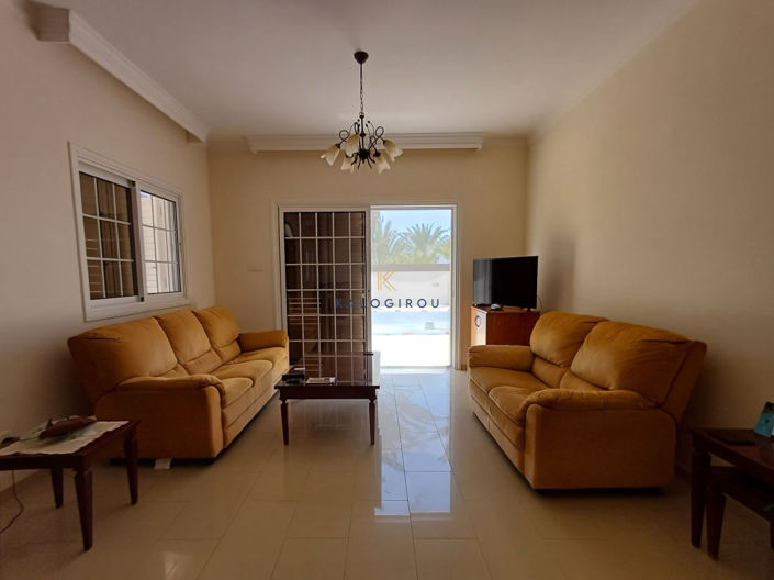 Image No.8-3 Bed House for sale