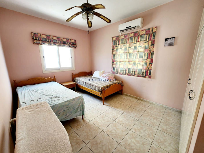 Image No.10-3 Bed House for sale