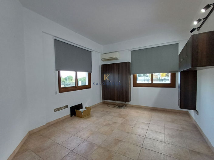 Image No.10-Maison de 5 chambres à vendre à Oroklini