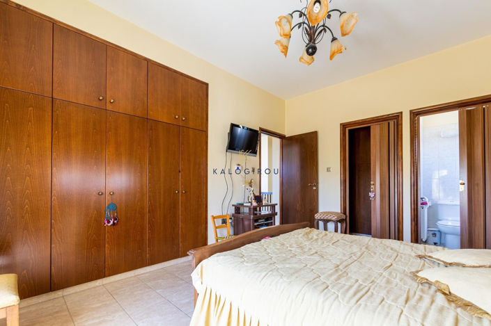 Image No.13-3 Bed House for sale