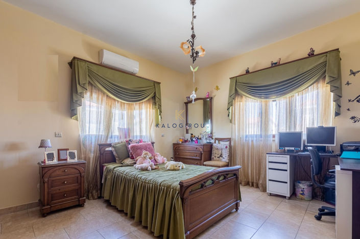 Image No.14-3 Bed House for sale