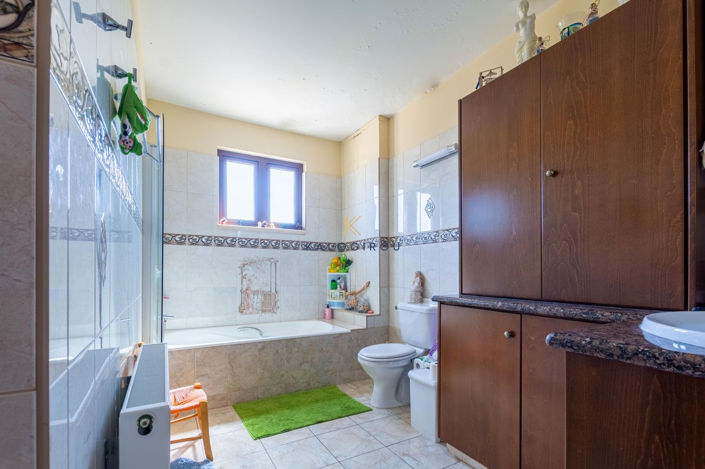 Image No.17-3 Bed House for sale