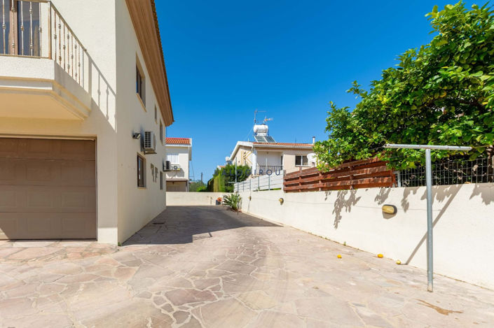 Image No.19-3 Bed House for sale