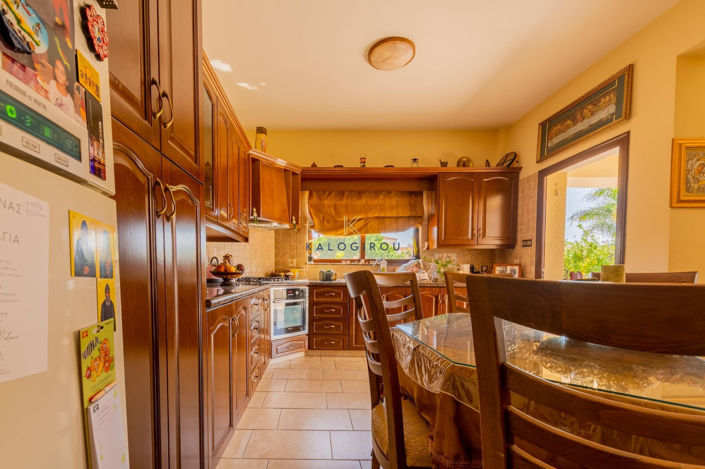 Image No.8-3 Bed House for sale