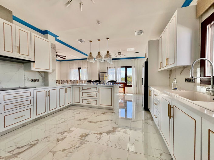 Image No.16-5 Bed House for sale