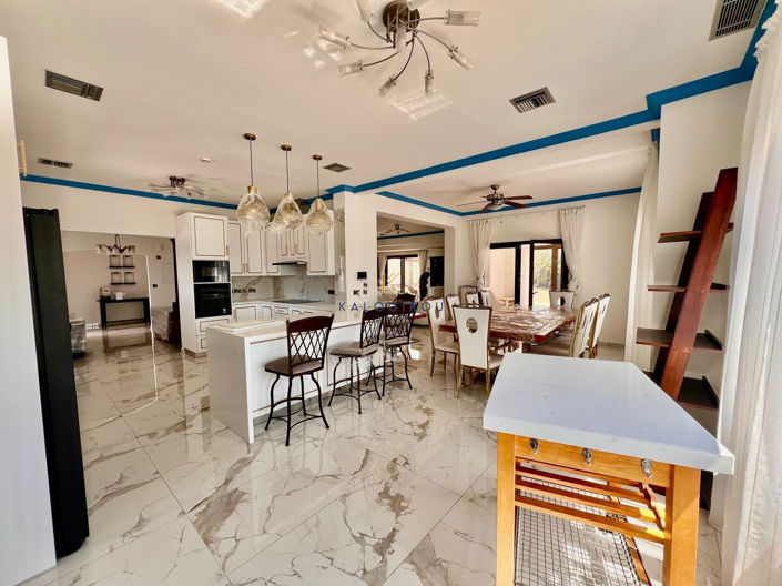 Image No.19-5 Bed House for sale