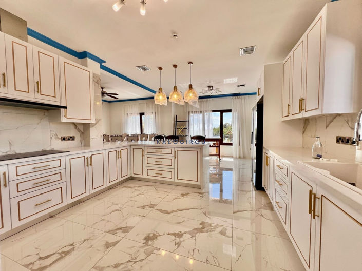 Image No.20-5 Bed House for sale