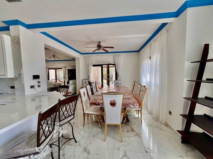 Image No.24-5 Bed House for sale