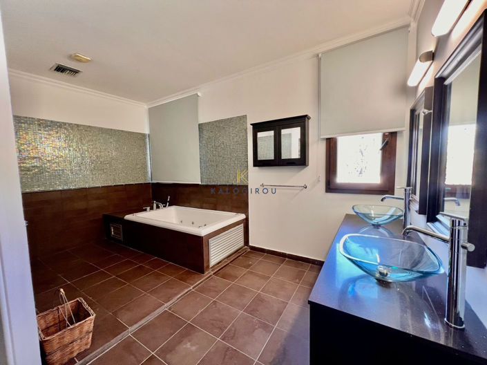 Image No.29-5 Bed House for sale