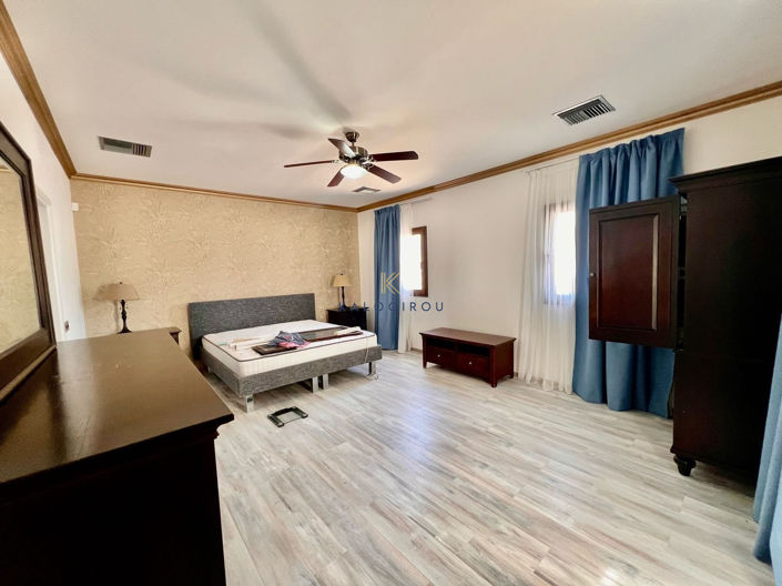 Image No.30-5 Bed House for sale