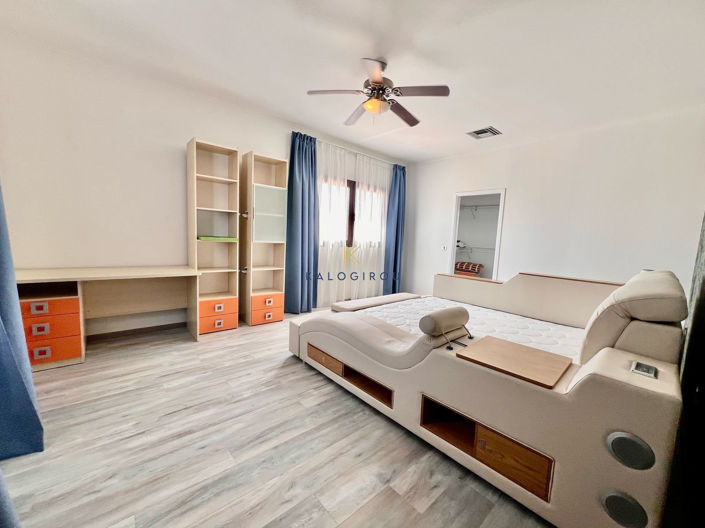 Image No.32-5 Bed House for sale