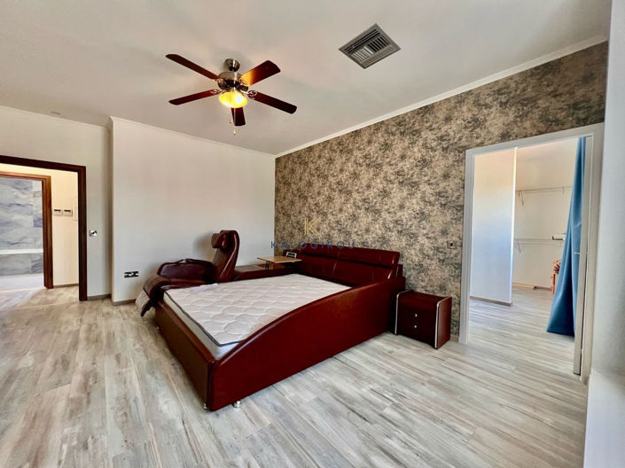 Image No.34-5 Bed House for sale