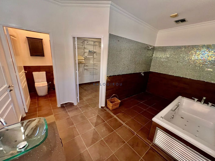 Image No.44-5 Bed House for sale