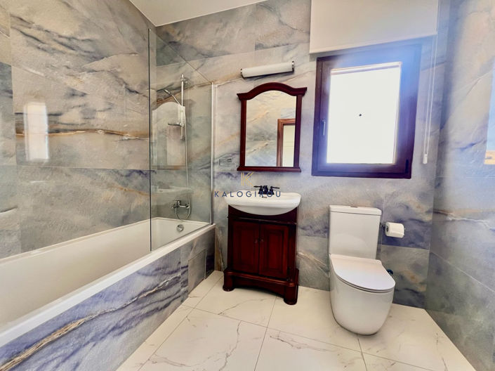 Image No.45-5 Bed House for sale