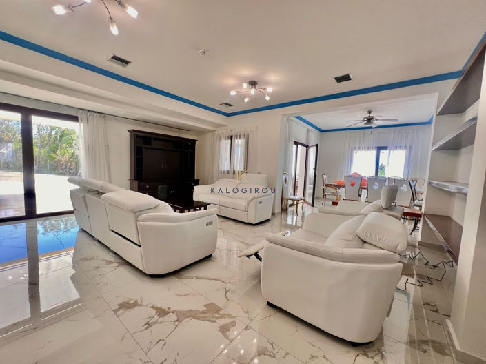 Image No.6-5 Bed House for sale