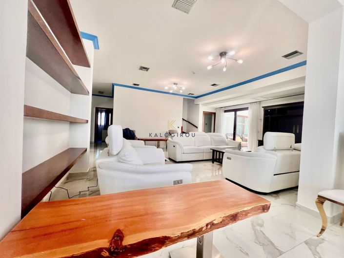 Image No.7-5 Bed House for sale