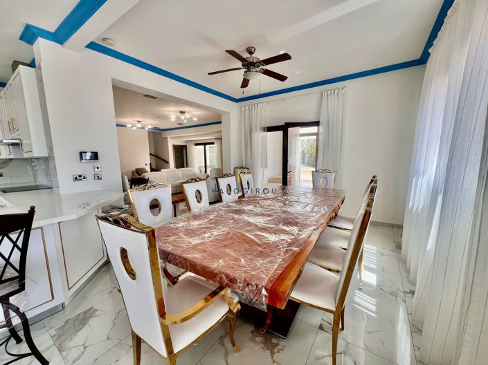 Image No.9-5 Bed House for sale