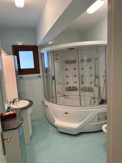 Image No.21-5 Bed House for sale