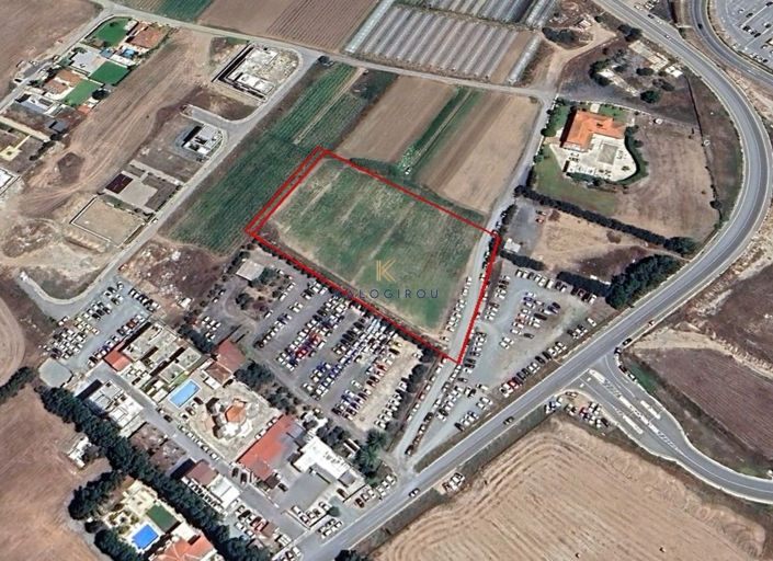 Image No.2-Terre à vendre à Dromolaxia