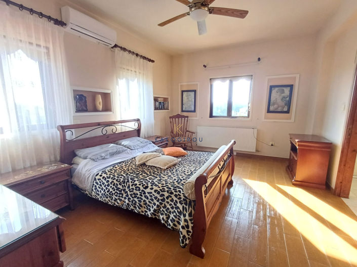 Image No.15-4 Bed House for sale