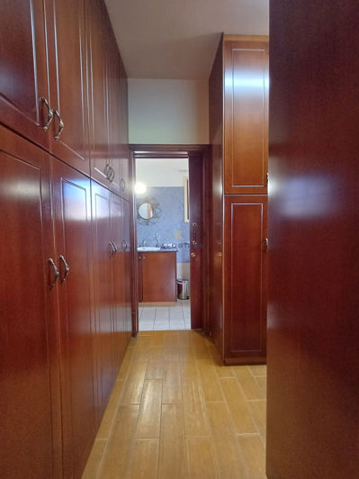 Image No.17-4 Bed House for sale