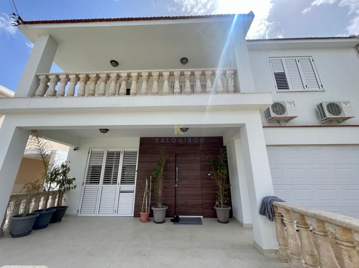 Image No.2-Maison de 4 chambres à vendre à Oroklini